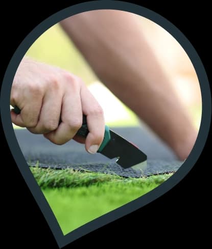 Grass fitter hand cutting artificial turf with sharp cutter